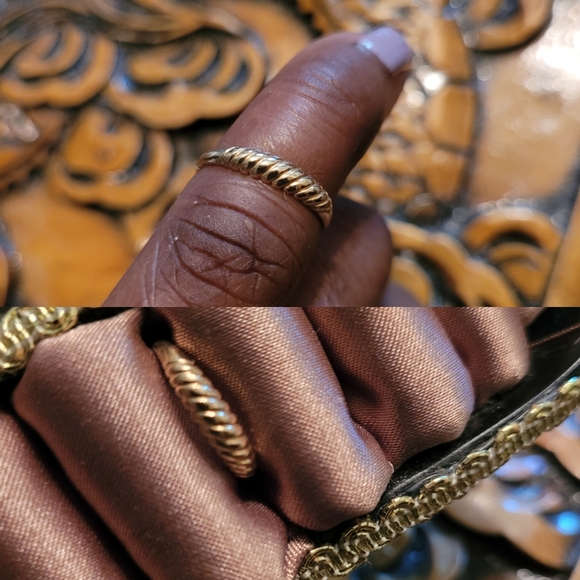 10K Ribbed Accent Ring - Picture 2 of 8